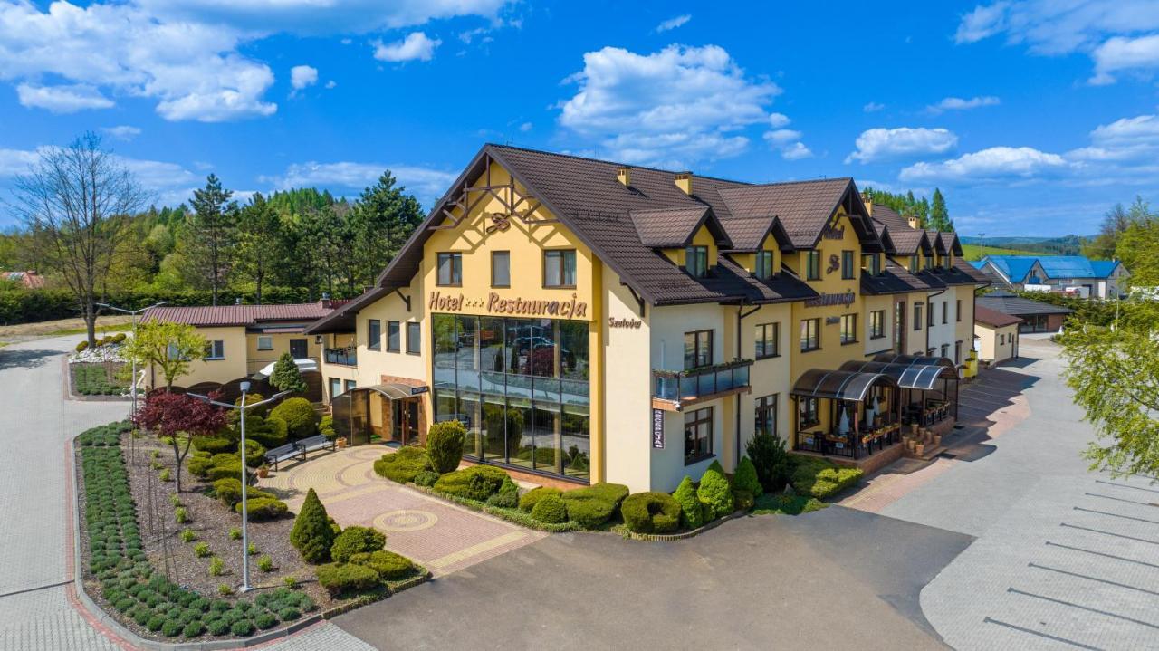 Hotel Szelcow Lesko Exteriör bild