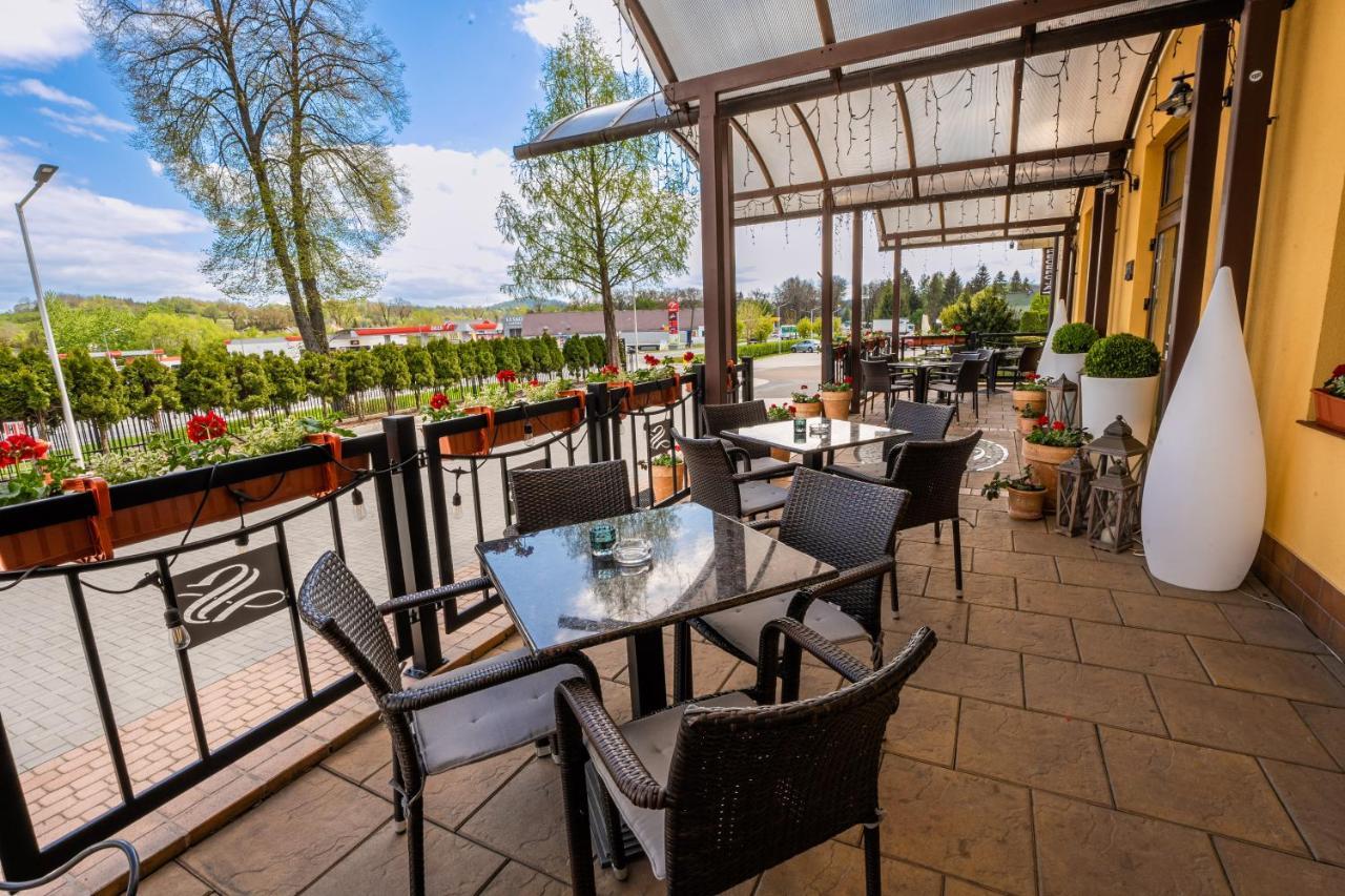 Hotel Szelcow Lesko Exteriör bild