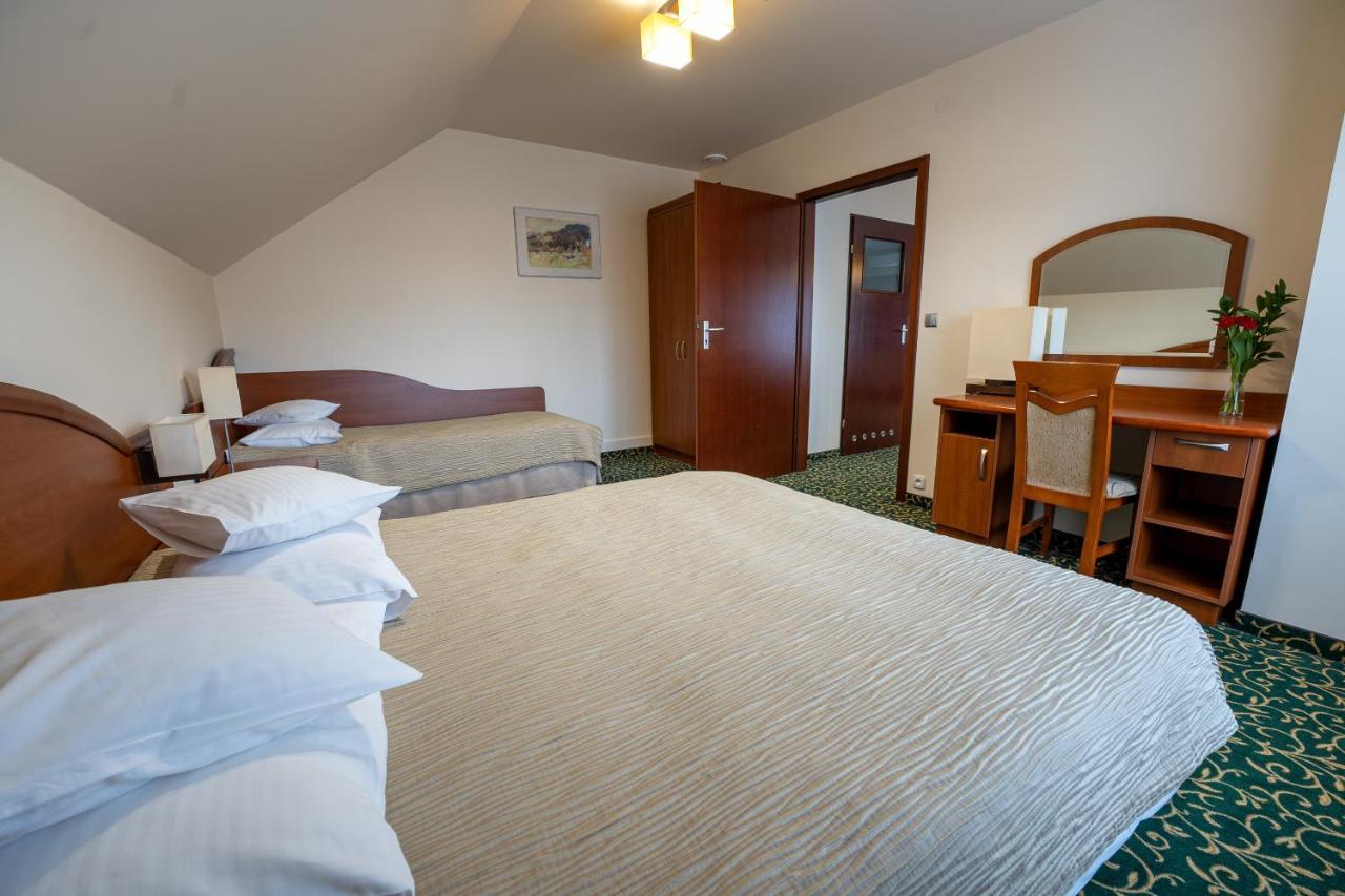 Hotel Szelcow Lesko Exteriör bild
